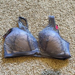 Maidenform Flex fit NWT bra. XL
